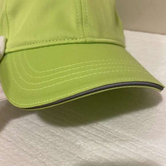 Neon Cap with hole for ponytail 🧢 - Picture 8 of 11